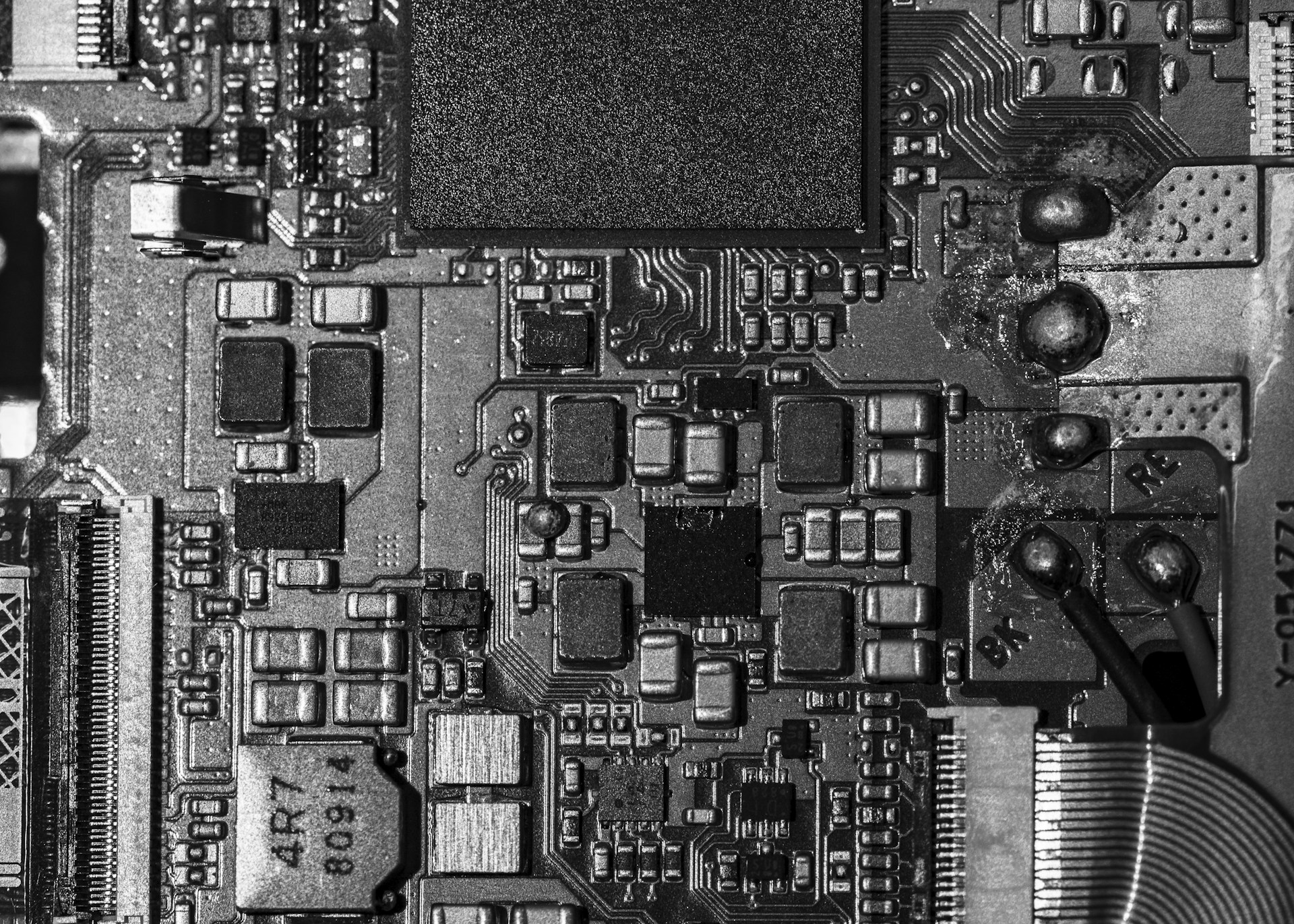 Rétro-ingénierie logicielle, matérielle et RF
